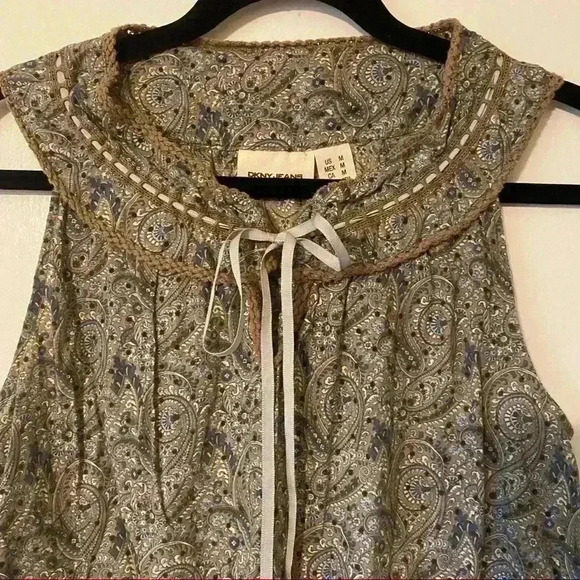 DKNY Jeans sleeveless top - Picture 2 of 9